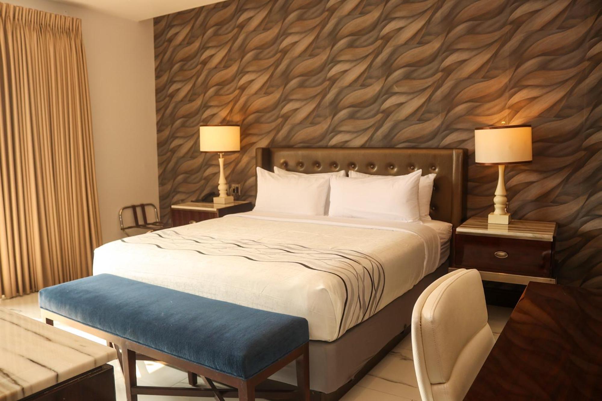Hotel Grand One Plaza Tijuana Exterior photo