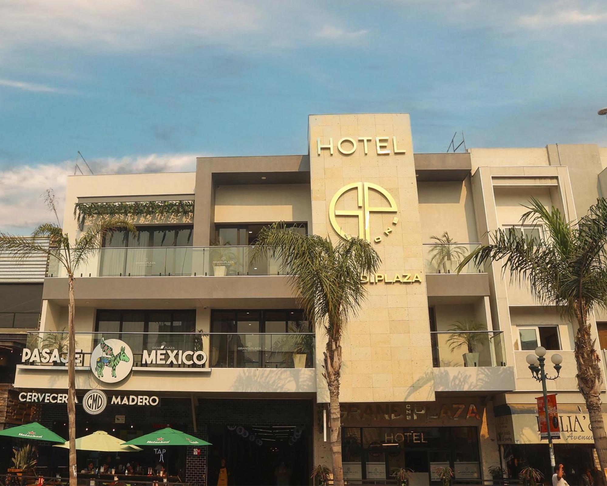 Hotel Grand One Plaza Tijuana Exterior photo