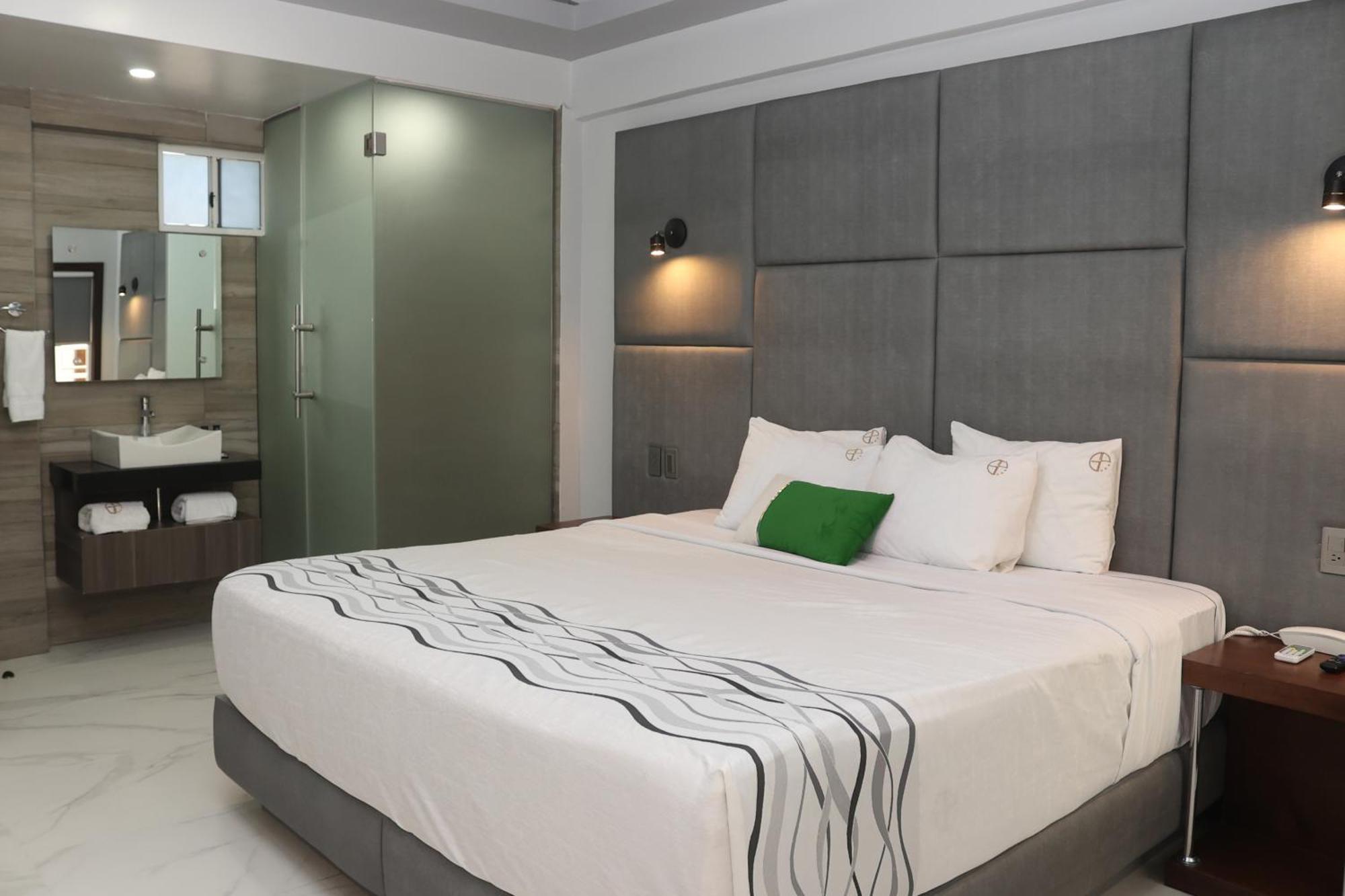 Hotel Grand One Plaza Tijuana Exterior photo